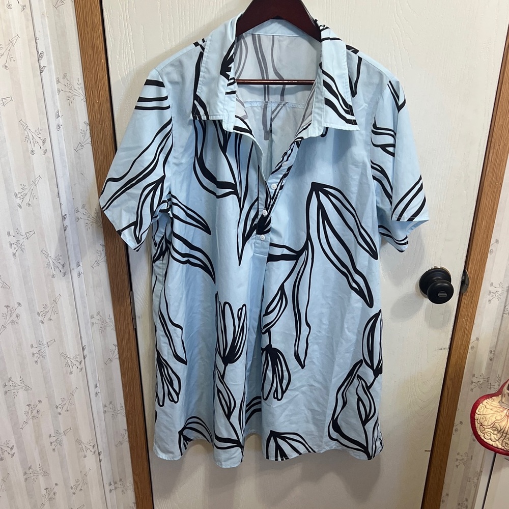Light Blue Short-Sleeve Button-Down Shirt Dress with Black Leaf Print w/ POCKETS